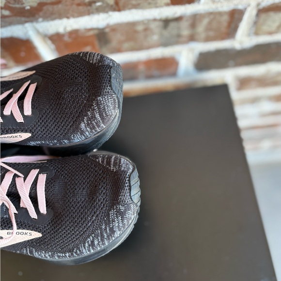 Brooks Levitate 4 Black and Coral Cloud Athletic Shoes Women's Size 7.5 - Picture 9 of 16